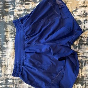 Lululemon Hotty Hot shorts 4in, mid rise, size 4, larkspur color